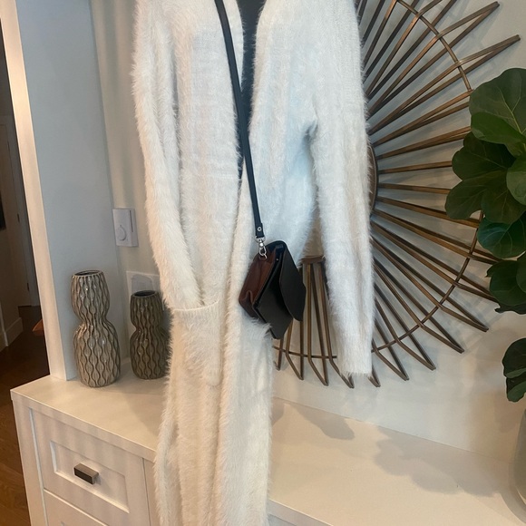 Cream coloured , soft long duster / cardigan - Picture 5 of 8